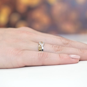 Pierścionek z Brylantem 0,10ct z żółtego złota próby 585. W-0083